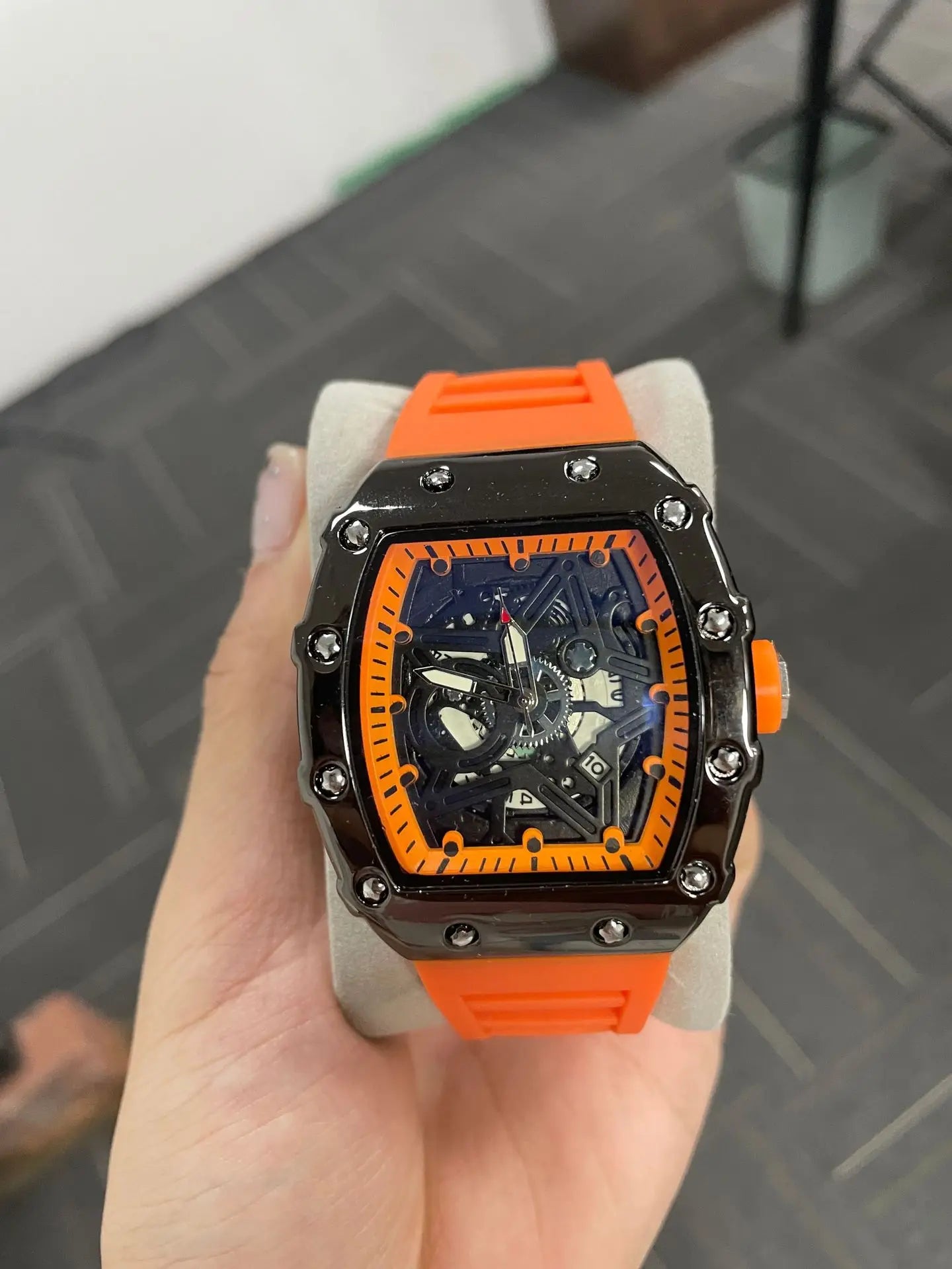 Men Watches Light Luxury Brand Domineering Beauty Trend Pentagram Luminous Wine Barrel Shaped Male Fashion Quartz Clock Watch