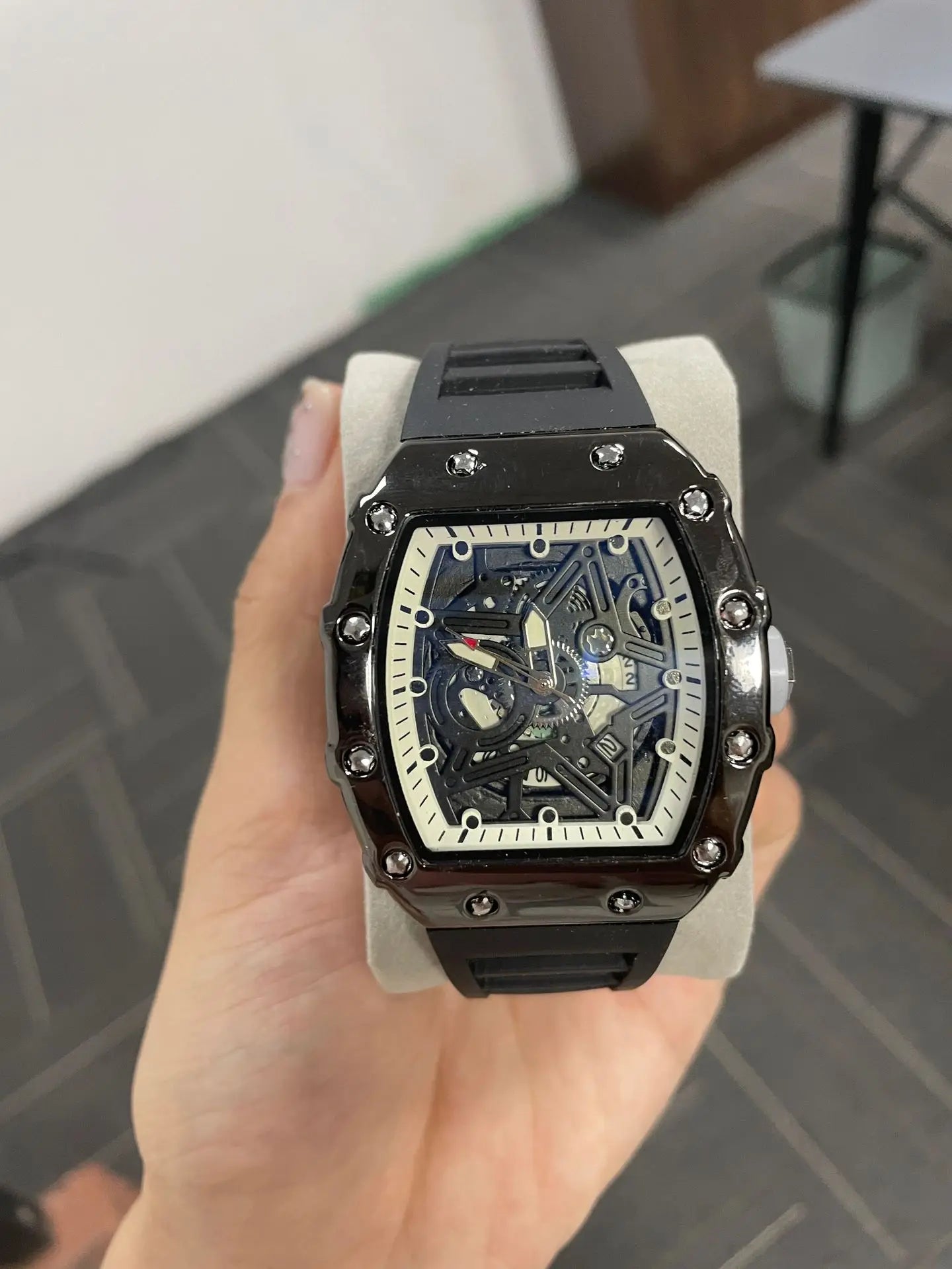 Men Watches Light Luxury Brand Domineering Beauty Trend Pentagram Luminous Wine Barrel Shaped Male Fashion Quartz Clock Watch