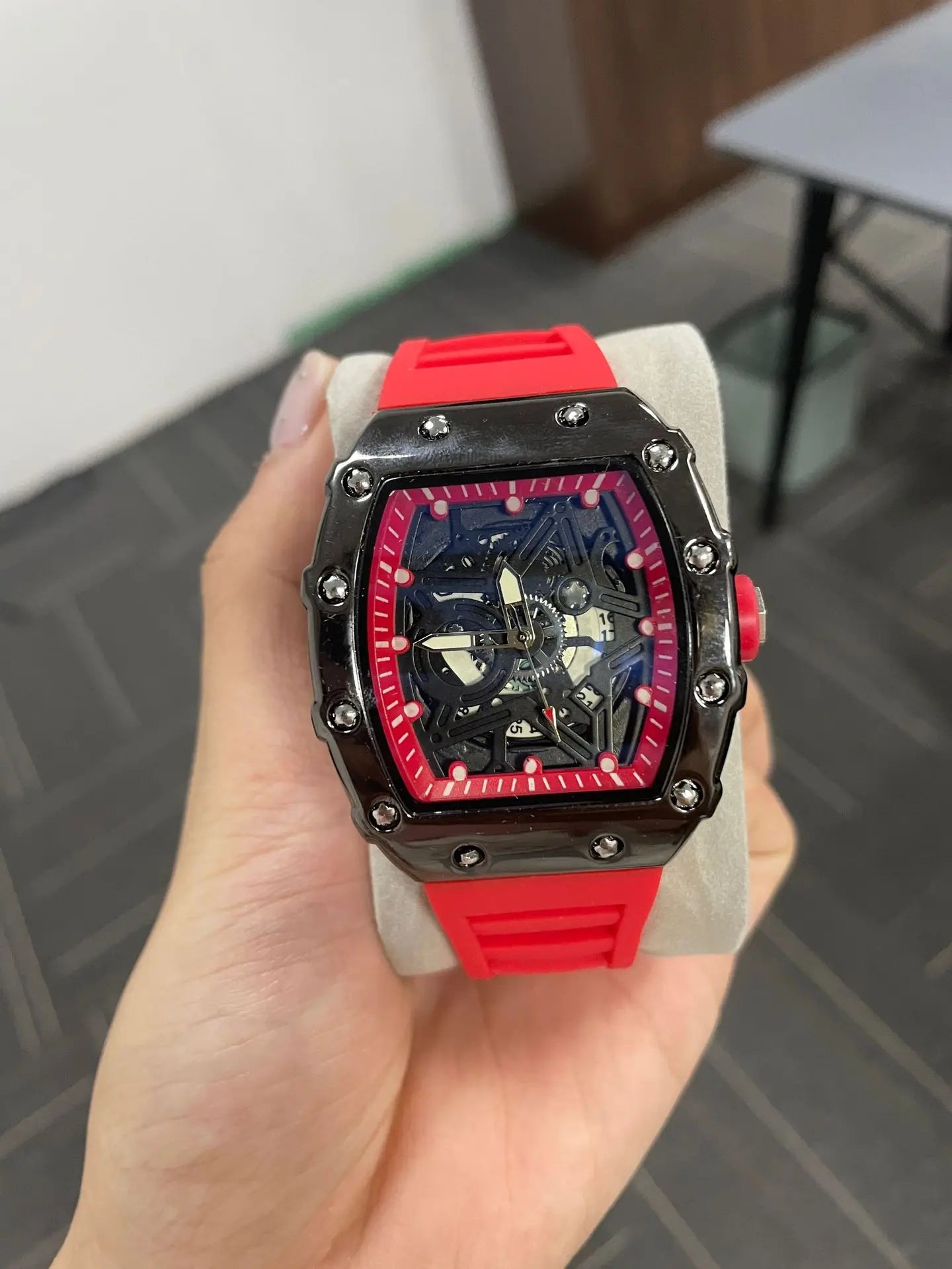 Men Watches Light Luxury Brand Domineering Beauty Trend Pentagram Luminous Wine Barrel Shaped Male Fashion Quartz Clock Watch