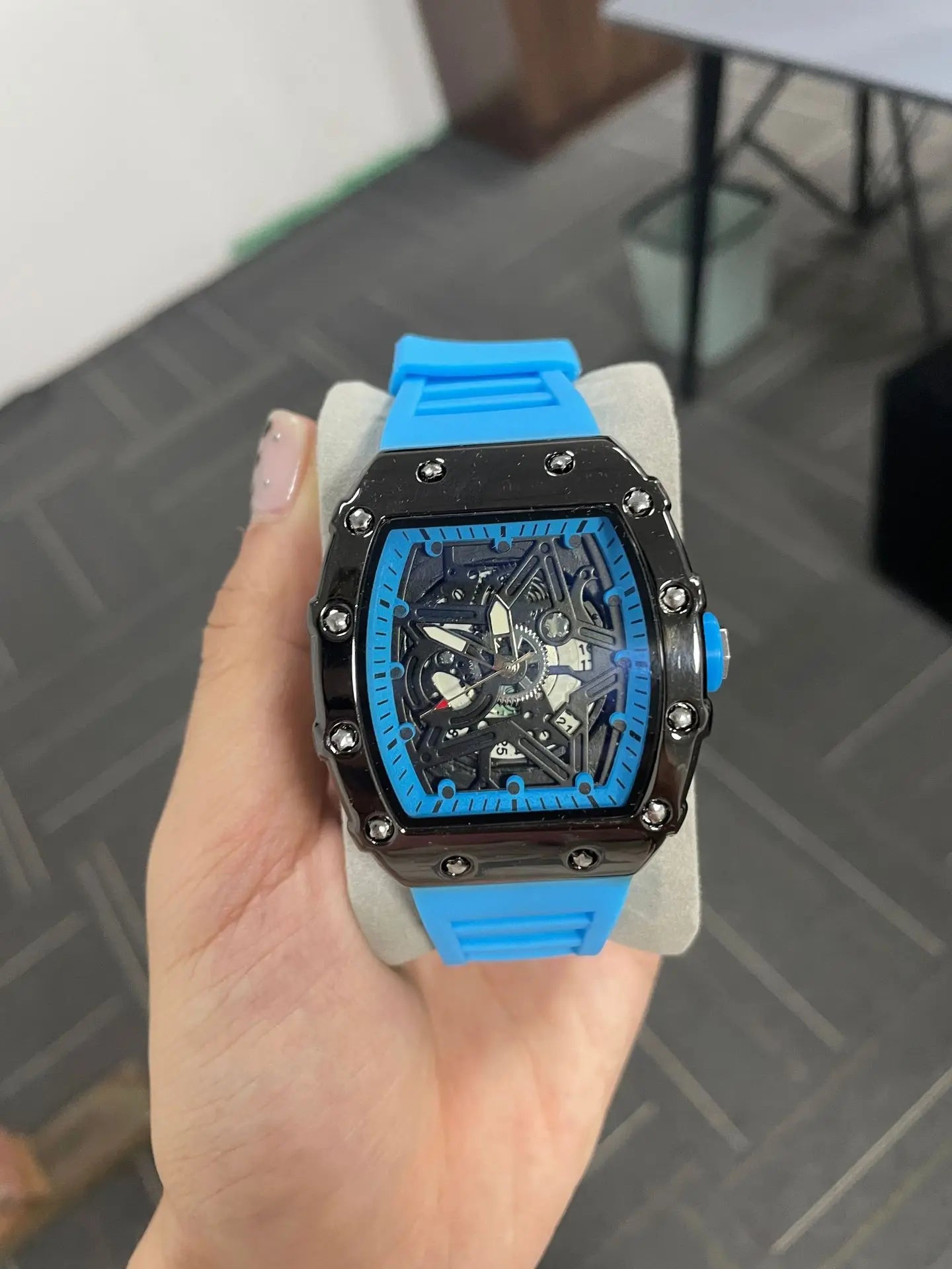 Men Watches Light Luxury Brand Domineering Beauty Trend Pentagram Luminous Wine Barrel Shaped Male Fashion Quartz Clock Watch